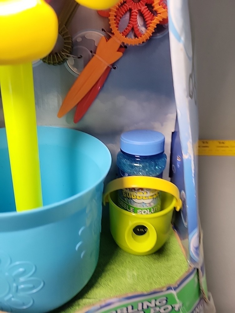 MAXX BUBBLES FLOWER POT BUBBLE BLOWER , (BOX FAIR)