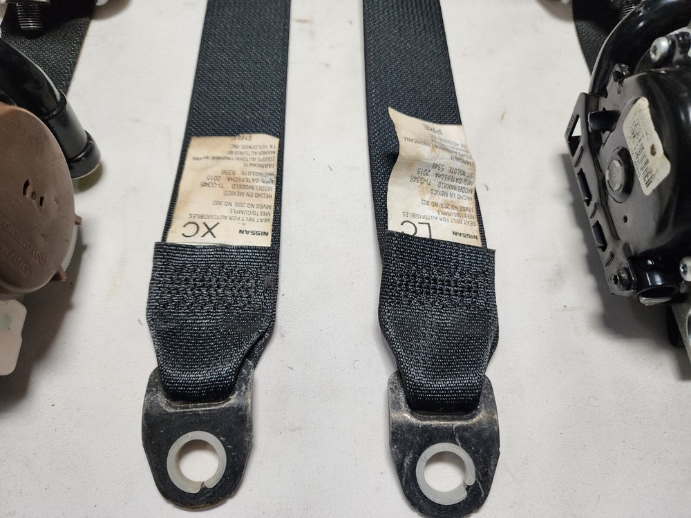 2013 - 2015 Nissan Versa Note Drivers & Passengers Front Seat Belts