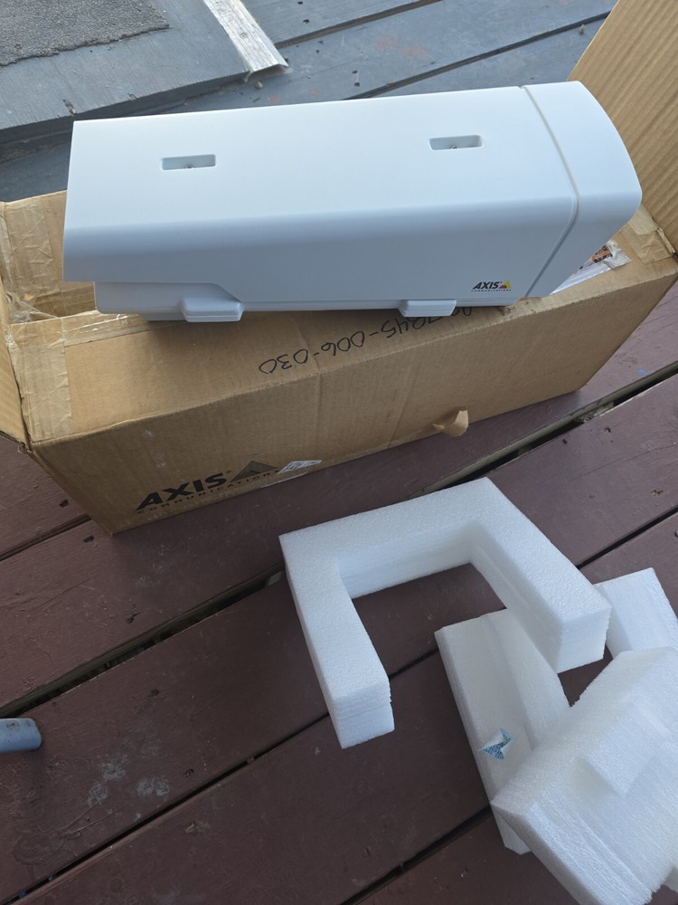 AXIS COMMUNICATIONS Q1602-E OUTDOOR IT CAMERA ENCLOSURE SYSTEM 