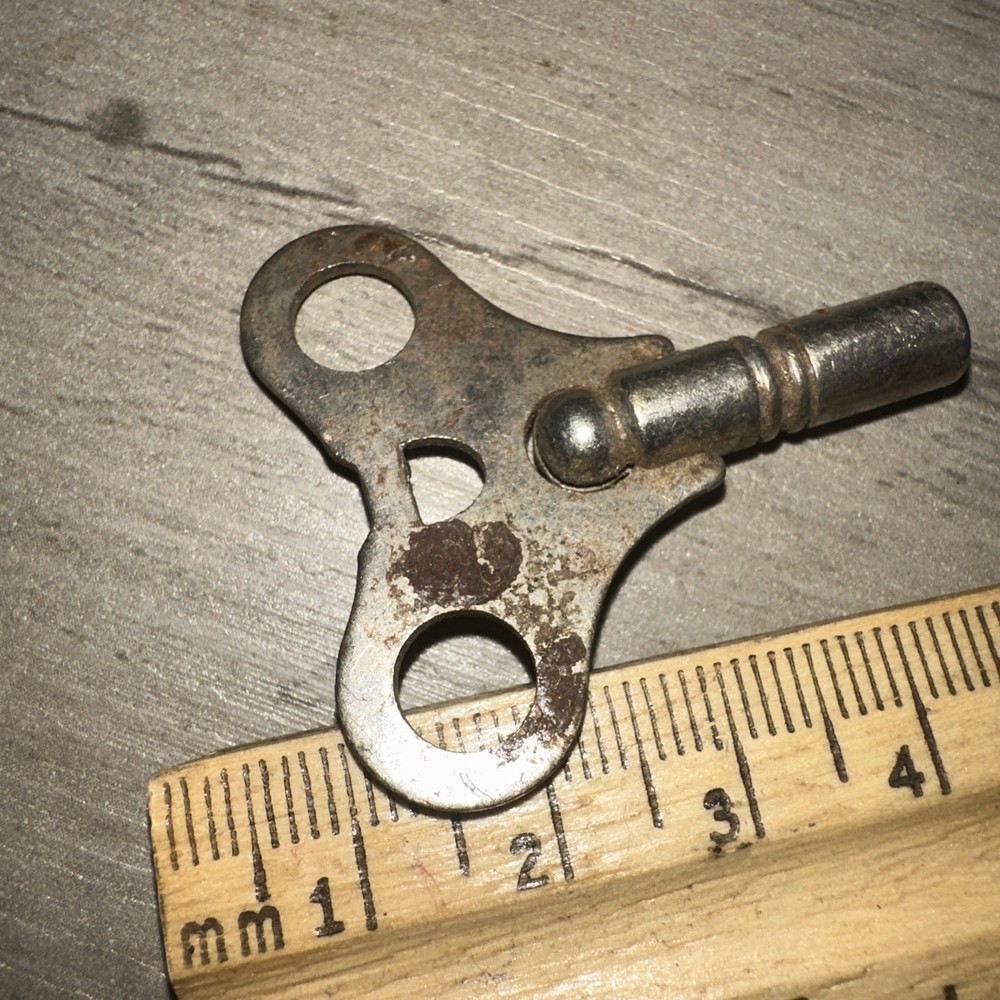 Antique Wind-Up Key Clock Key Unbranded Rusty #9