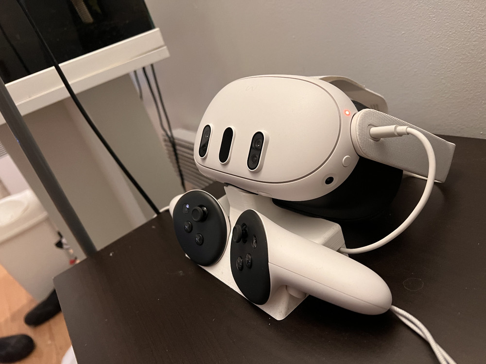 Meta Quest 3 Display Stand with Controller Holders - VR Headset Stand