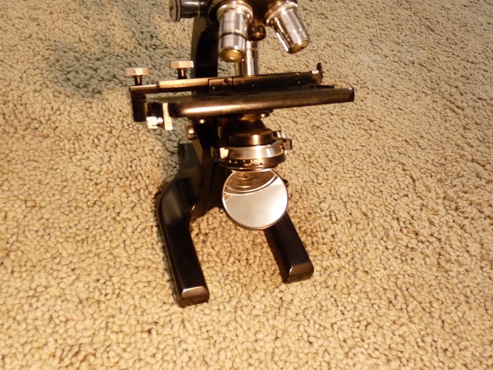 SPENCER BUFFALO MICROSCOPE WITH 3 OBJECTIVES 1-882