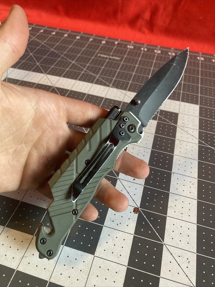 Ozark Train 6-In-1 Multi-Tool Pocket Knife (missing fire starter)