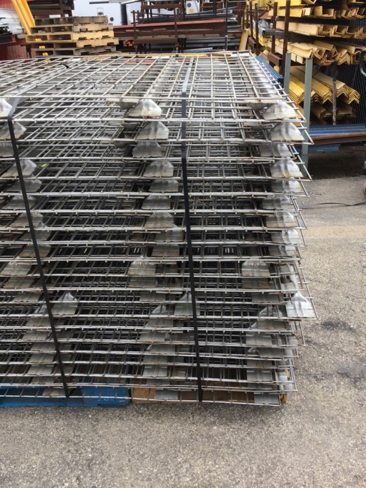 Flanged Wire Decking for Pallet Racking 45" x 70"