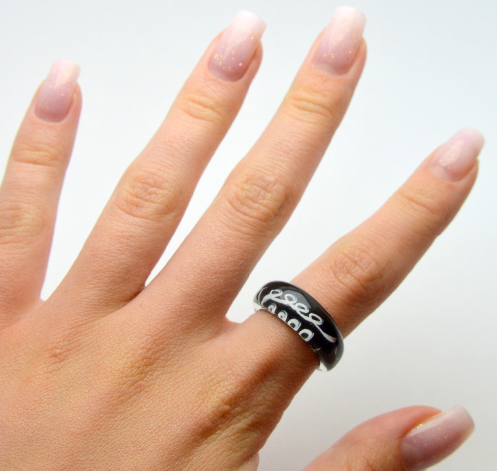 VINTAGE BLACK GLASS RING