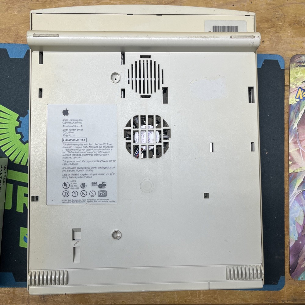 Apple Macintosh LC III Computer 1993 Model: M1254 POWERS ON- READ DESCRIPTION