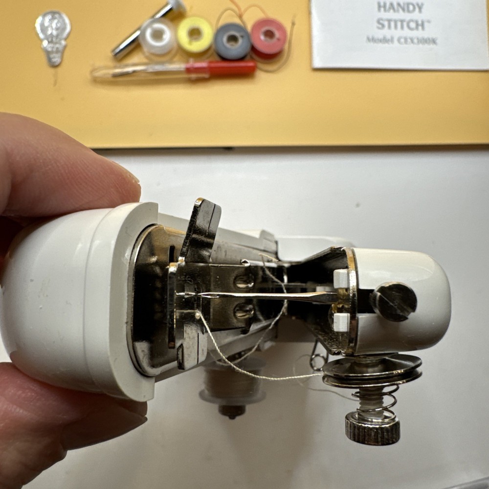 Singer Handy Stitch Sewing Machine Model CEX300KE Portable