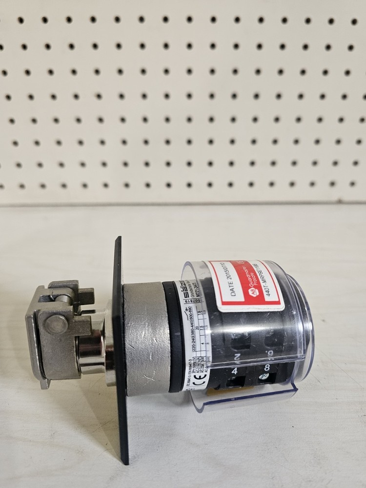 Allen-Bradley Prosafe Rotary Key Switch-Panel Mounted Cat #: 440T-MRPSE11BB
