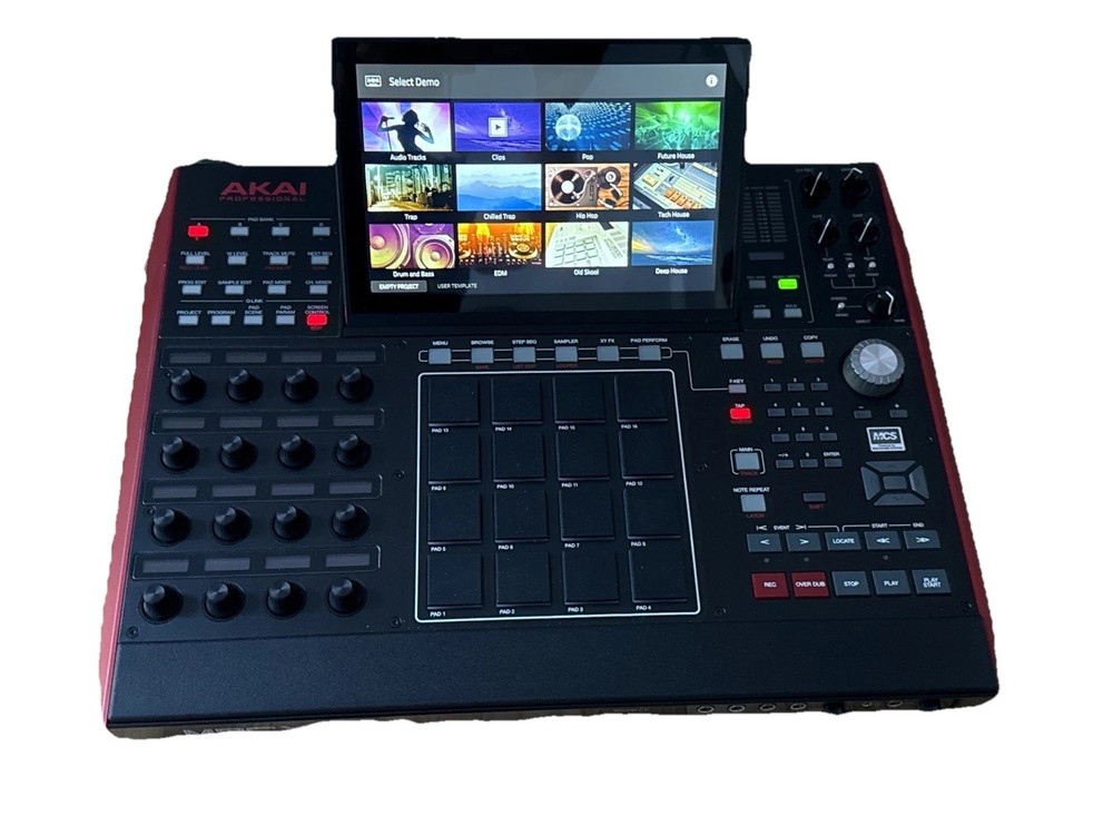 Akai Professional MPCX Standalone Sampler & Sequencer /Read
