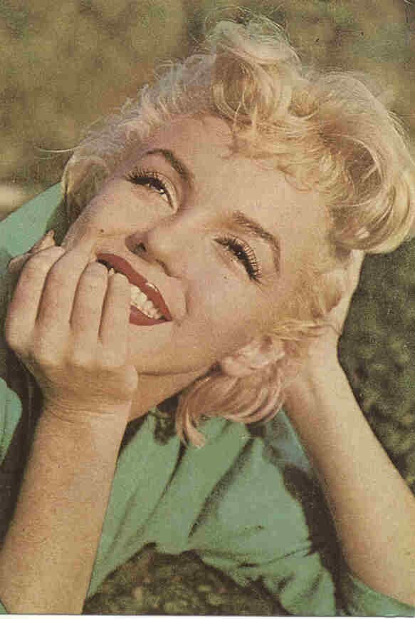 Marilyn Monroe Postcard - Natural