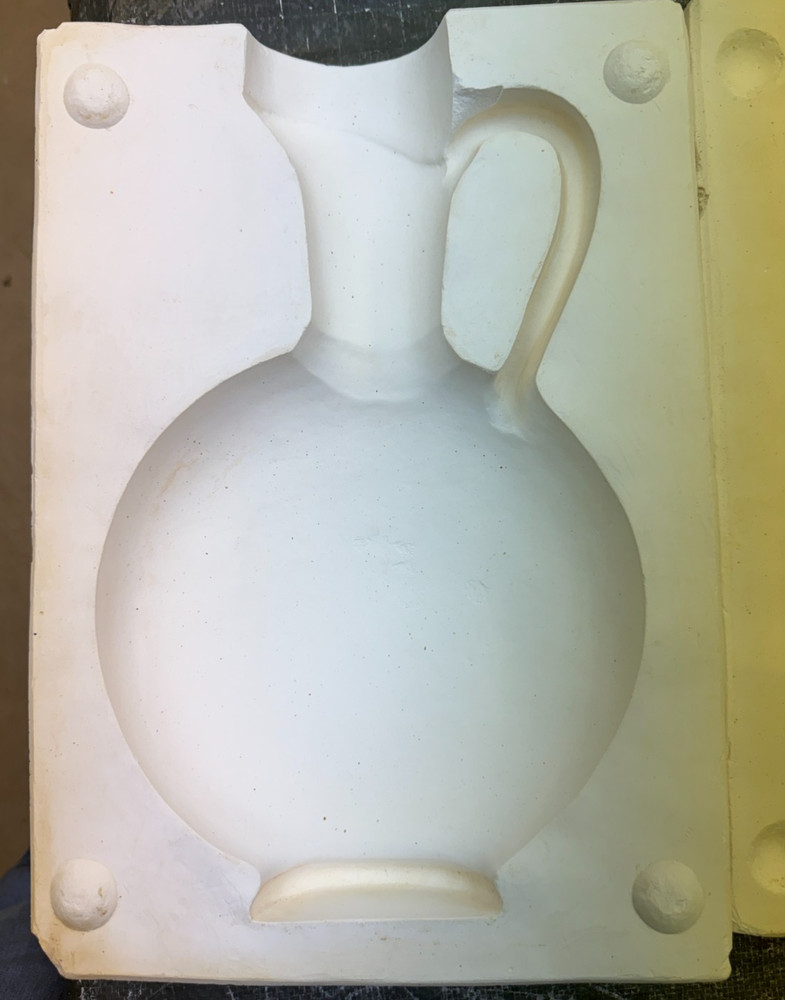 VINTAGE NO NAME BRAND CERAMIC MOLD #24 PITCHER