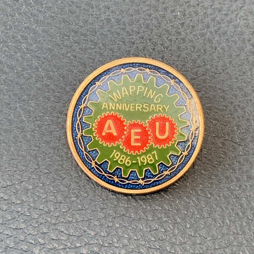 AEU Amalgamated Engineering Union Wapping Strike Anniversary 1986 -1987 Badge