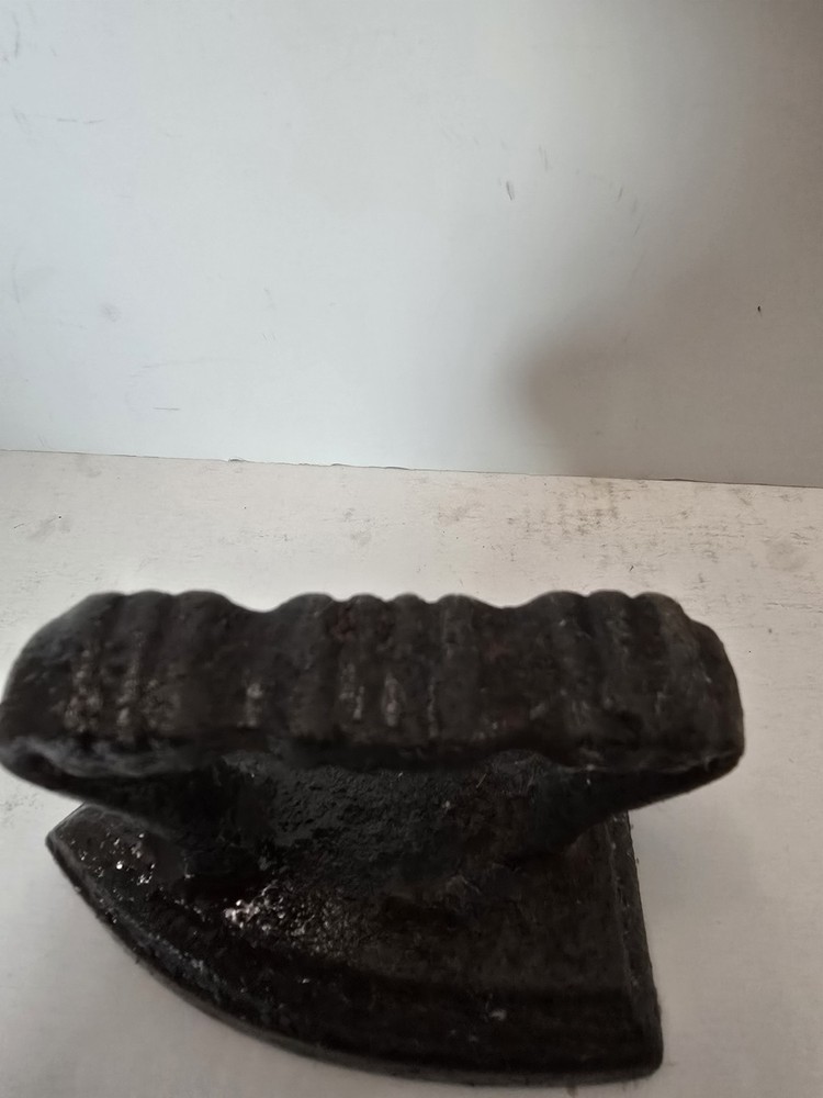 Antique Mini Sad Iron , 3.5"