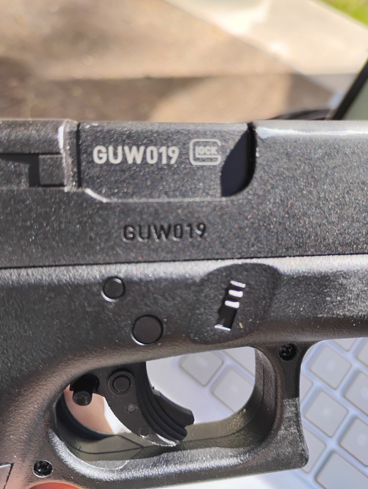 Offically Licensed Glock 19 CO2 Powered BB Pistol.