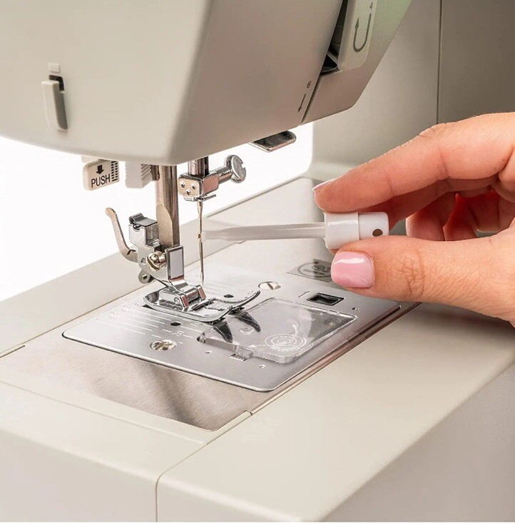 SINGER 00798 Universal Sewing Machine Needle Inserter, White