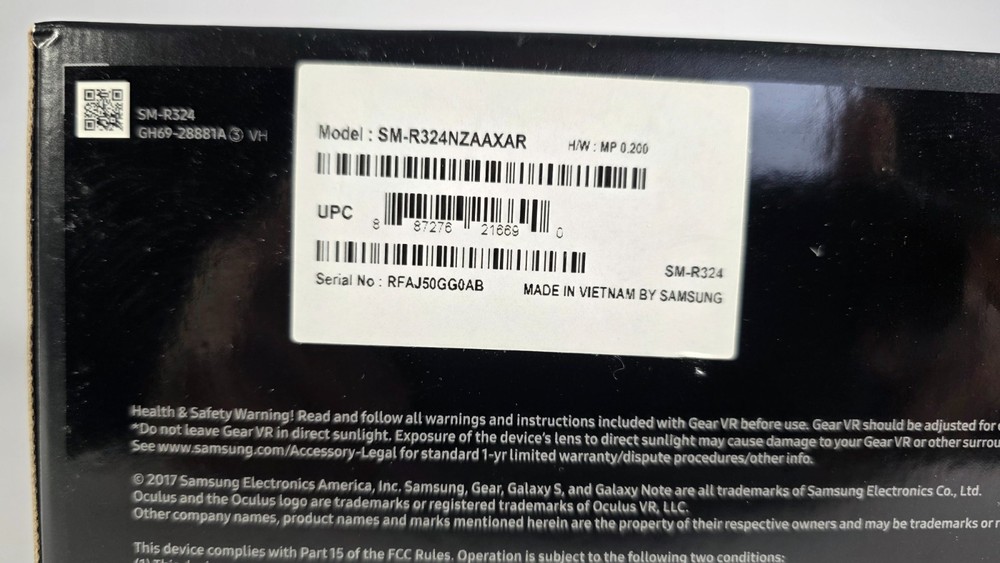 Samsung Gear VR with Controller SM-R324 Black