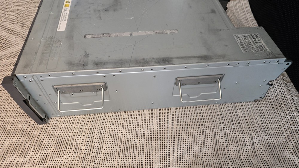 NETAPP DS4243 Disk Array Shelf with 24x SAS Trays