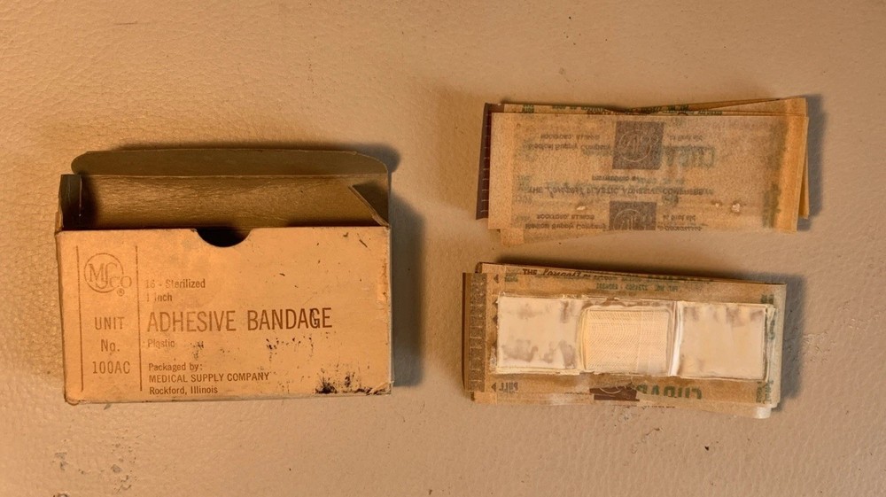 WWII MSCO Eye Dressing Packet, 2 Bandage Compress, Triangular & Adhesive Bandage