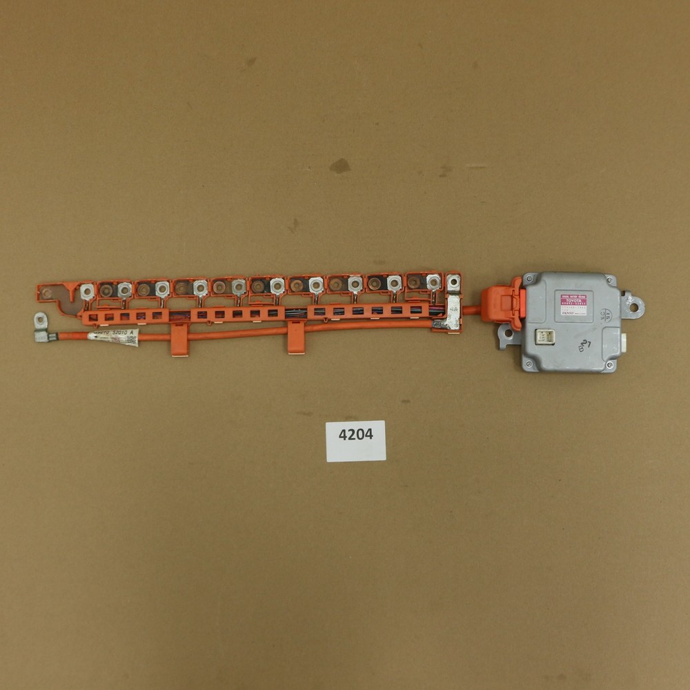 Toyota Prius C 2012-2019 OEM Battery Voltage Sensor 89892-52011
