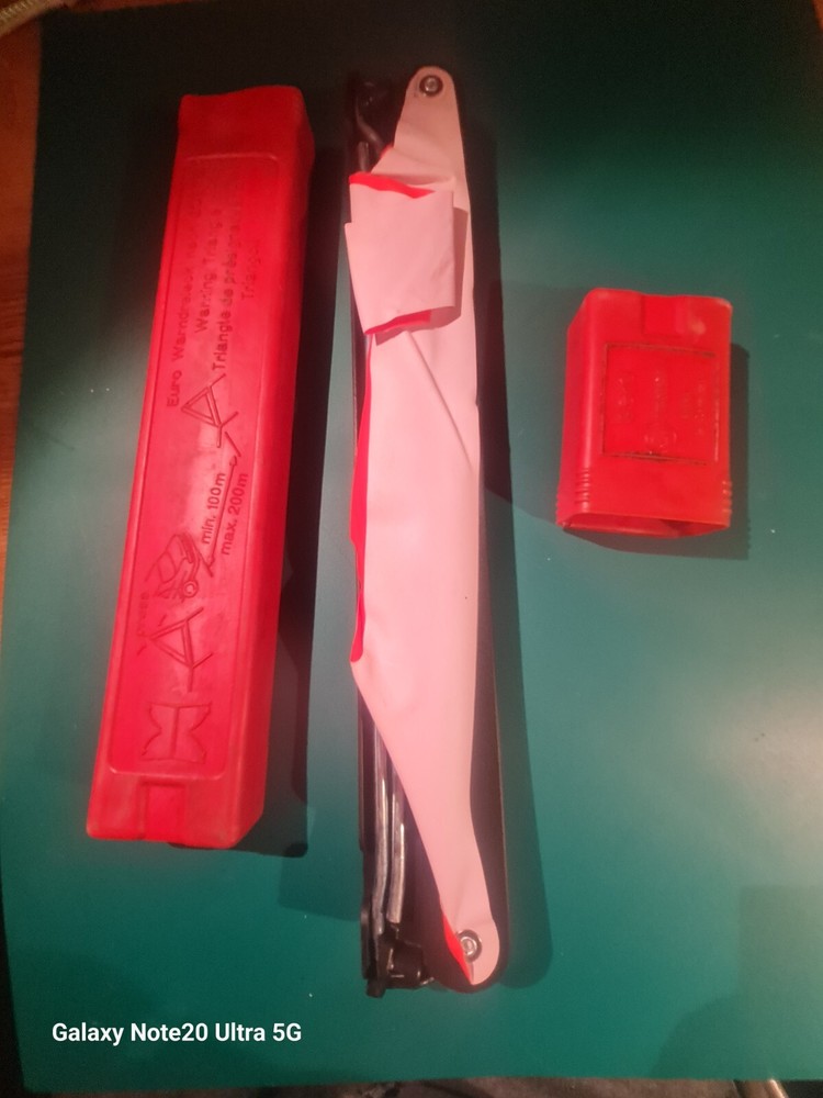 Compact An Foldable Warning Triangle. Great Condition