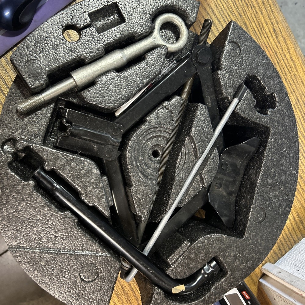Volvo emergency kit #31362446