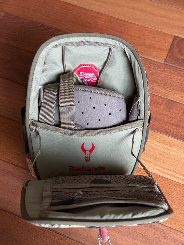 Badlands Mag Bino Case Approach Camo, NWT