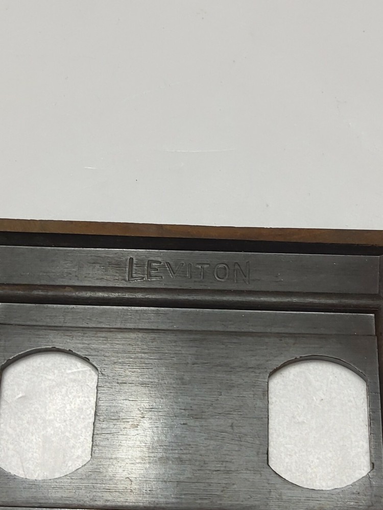 VINTAGE LEVITON BAKELITE DESPARD WALL SWITCH PLATE (NOS)
