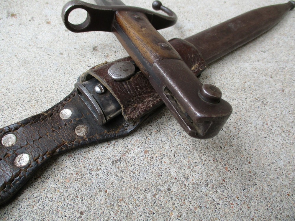 Turkish Bayonet / 1929 original with scabbard