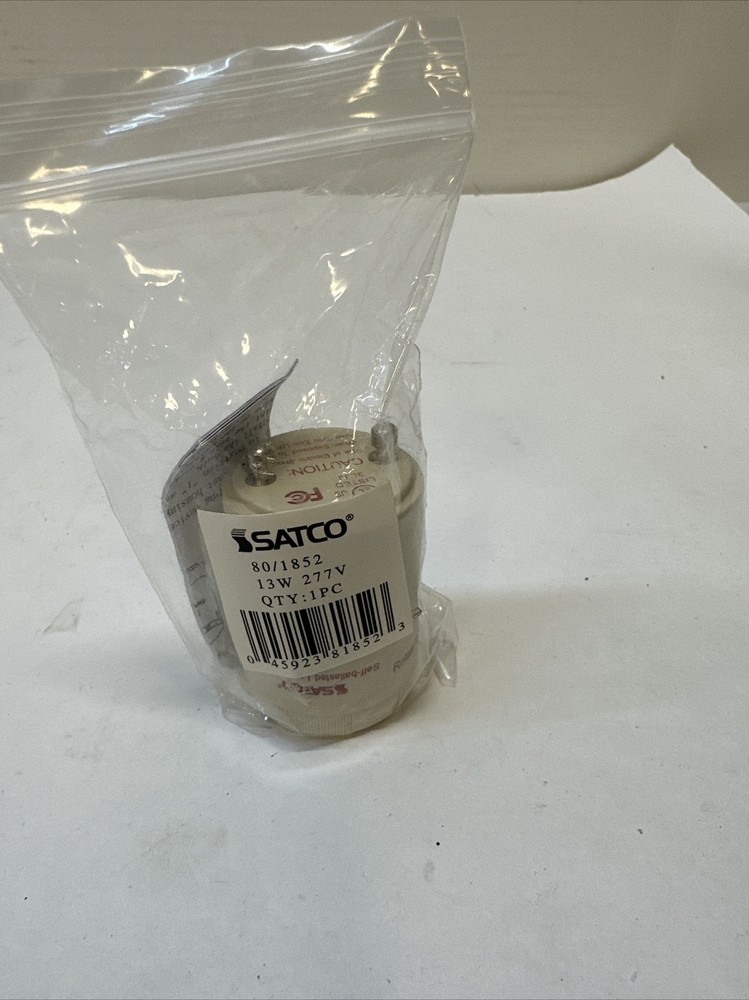 Satco Smooth Phenolic GU24 - 4-Pin CFL Socket - 801852