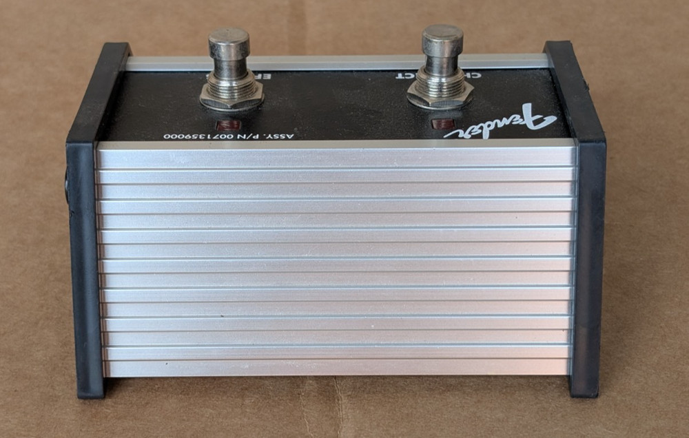 FENDER 2-Button Guitar Footswitch Pedal - Channel Select / Effects - 0071359000