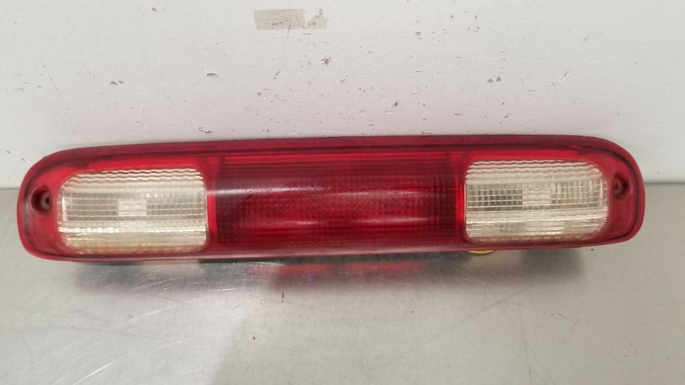 06 CHEVY SILVERADO 2500 HIGH MOUNTED STOP LIGHT