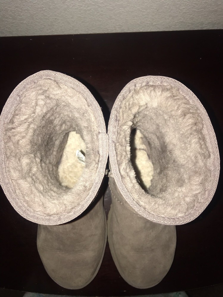 UGG BOTS Women’s Gray Short - Size 6