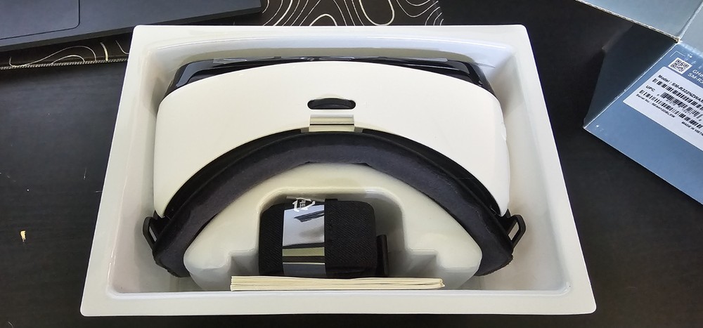 Samsung Oculus Gear VR - New, Open Box - With Controller