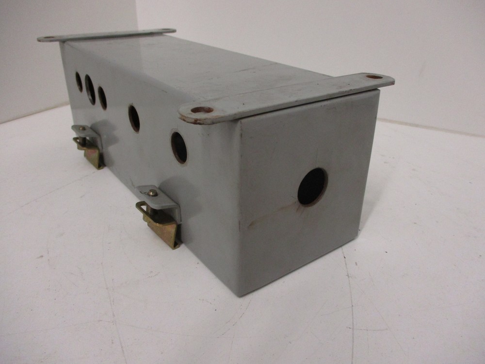 UNDERWRITERS E27524 WIREWAY OR AUXILIARY GUTTER ENCLOSURE