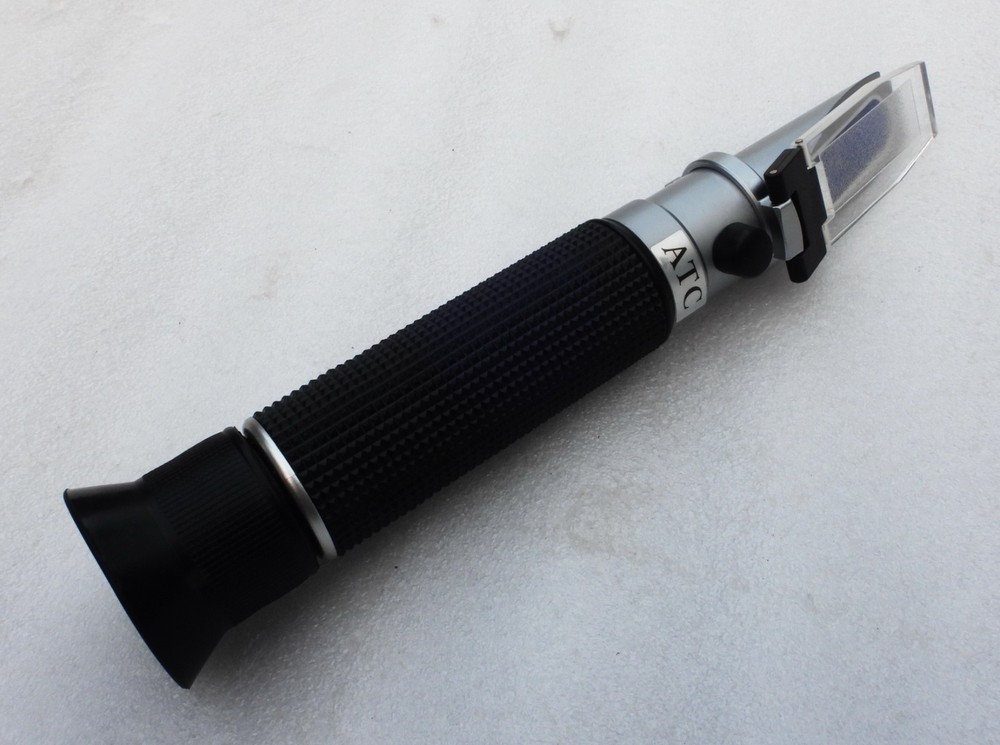 NOS ATC PORTABLE COMPACT HAND HELD REFRACTOMETER DEVICE WITH CASE