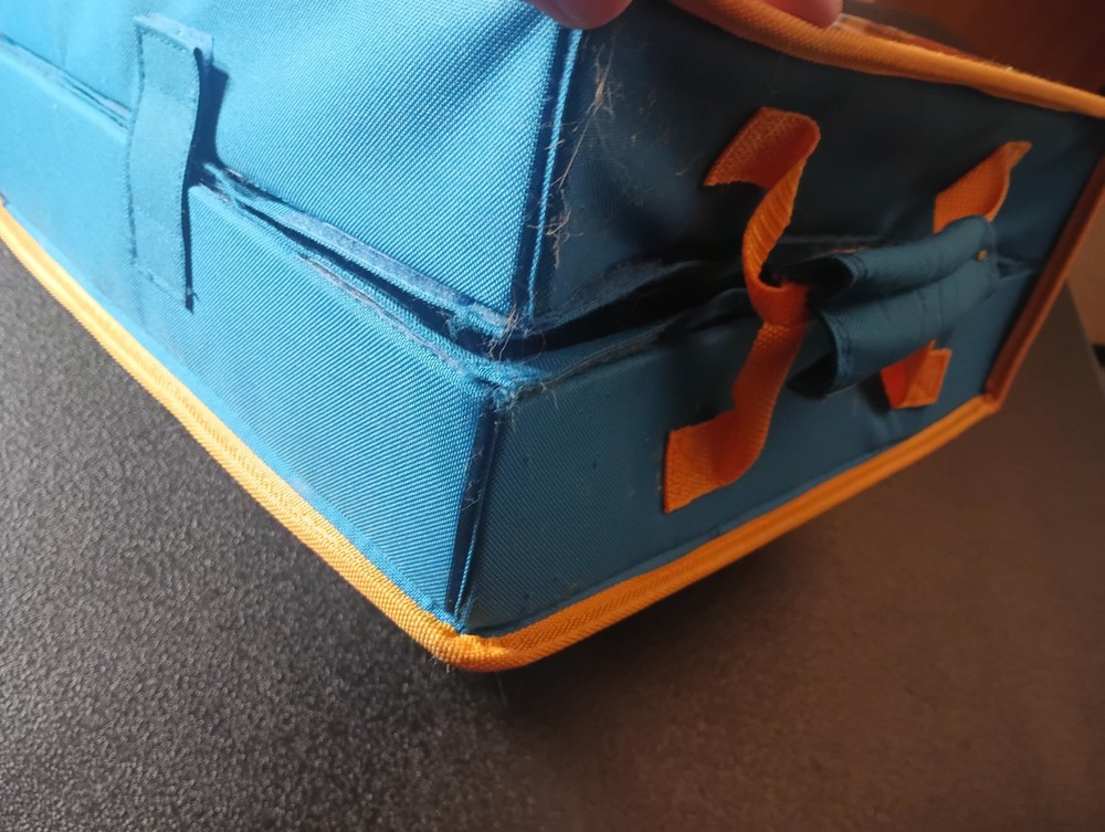 Skylanders Giants Display Carrying Storage Case Large - Blue Interior