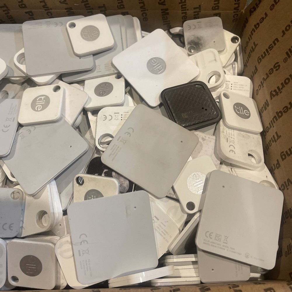 Medium Flat Rate Box! Mixed Tile Tracker Slim Mate Used Need Batteries broken