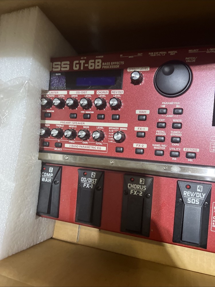 Boss GT-6B Bass Effects Processor Red