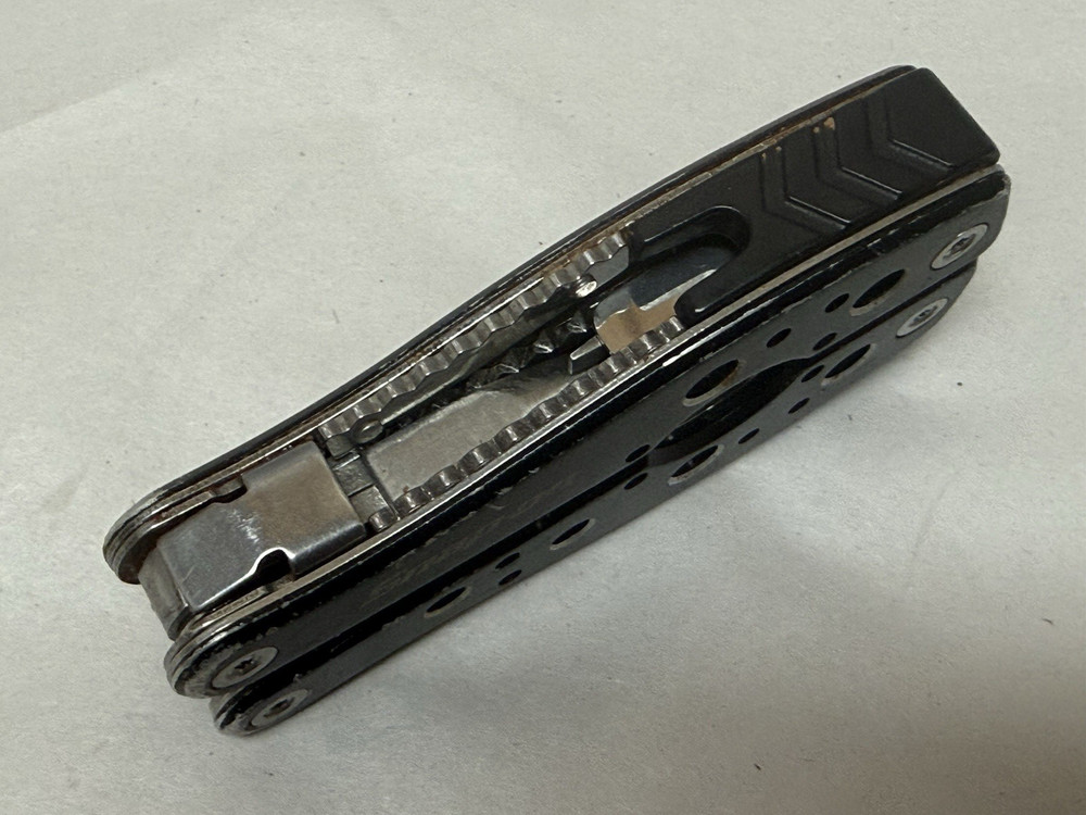 Snap-On Multi-Tool Knife Screwdriver File Saw Pliers