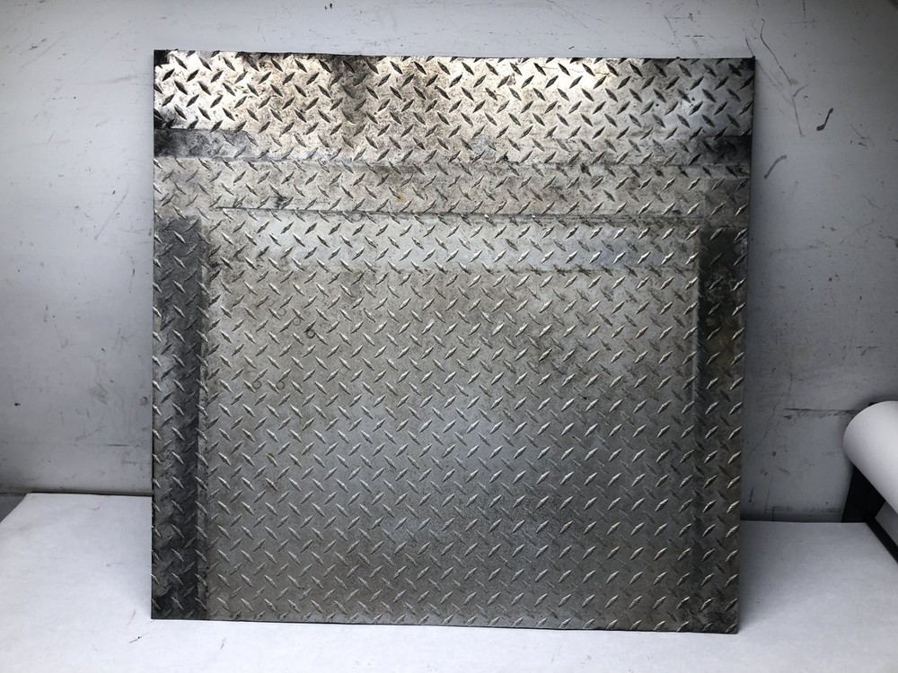 Peterbilt 379 32 x 33 Deckplate - Used