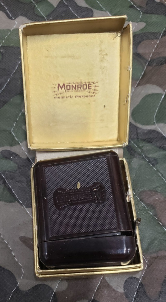 Monroe Magnetic Sharpener with Box, Looks Good