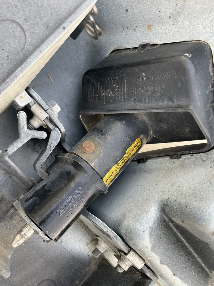 84744212 Volvo Step Fairing Front Left Driver Side