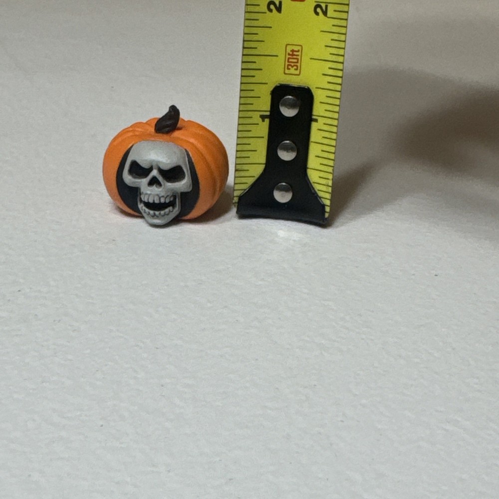 Pumpkin Skull 1 Inch Figure