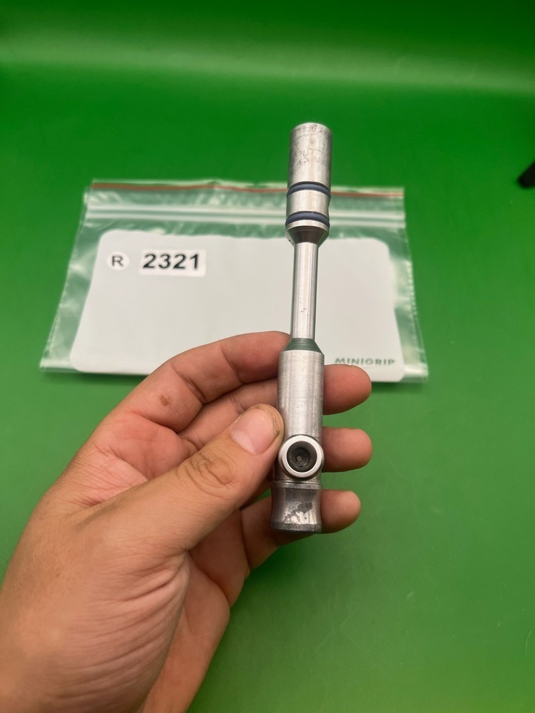 Autococker Bolt