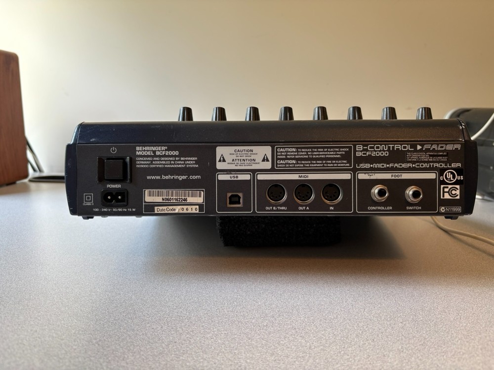Behringer BCF2000 B-Control FADER USB/MIDI Controller mixer