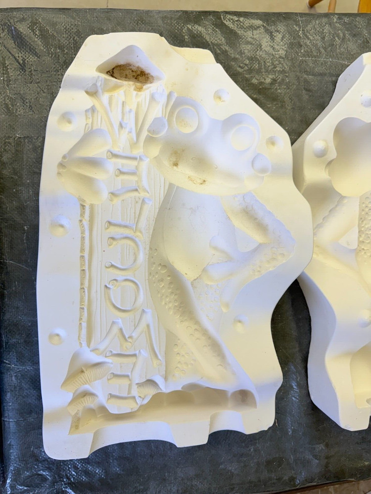 VINTAGE CLAY MAGIC CERAMIC MOLD #2600 WELCOME FROG