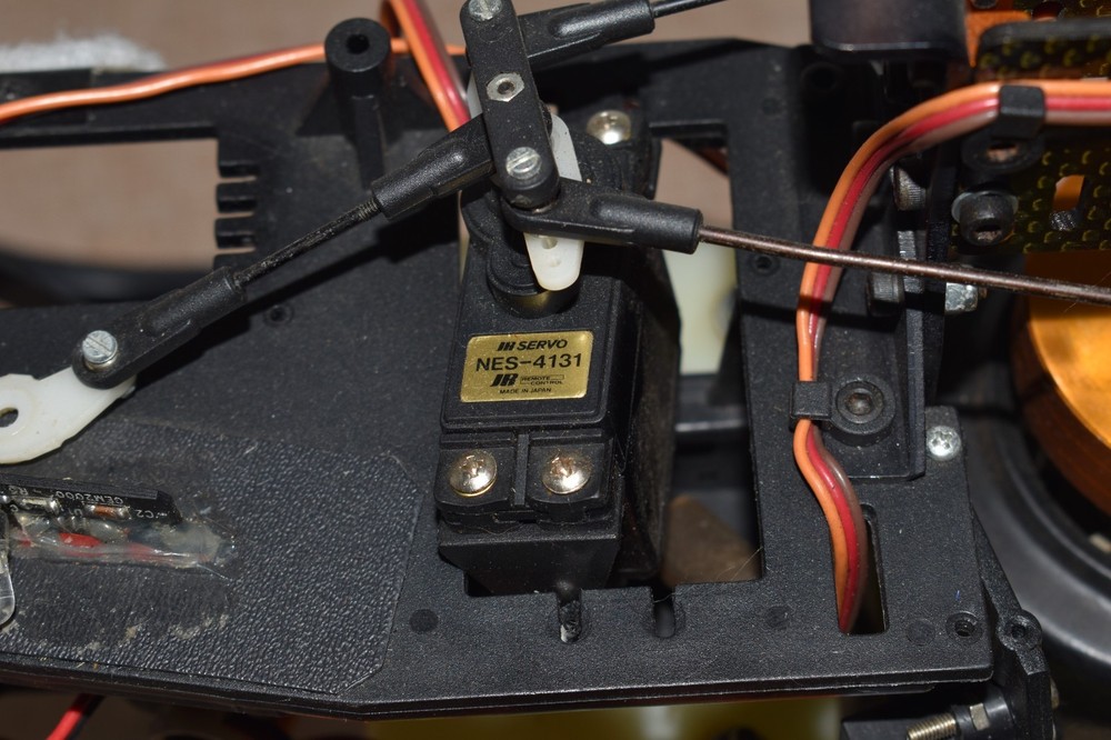 X-cell XL Carbon Gas Powered RC Helicopter pull start
