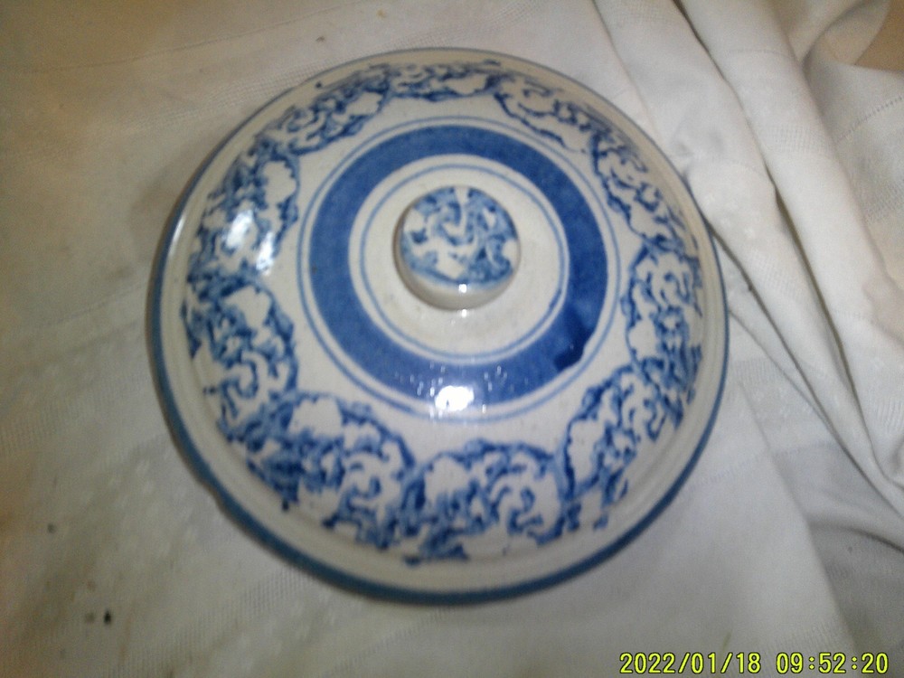 VINTAGE REPLACEMENT POTTERY LID COOKWARE CHAMBE POT BLUE WHITE