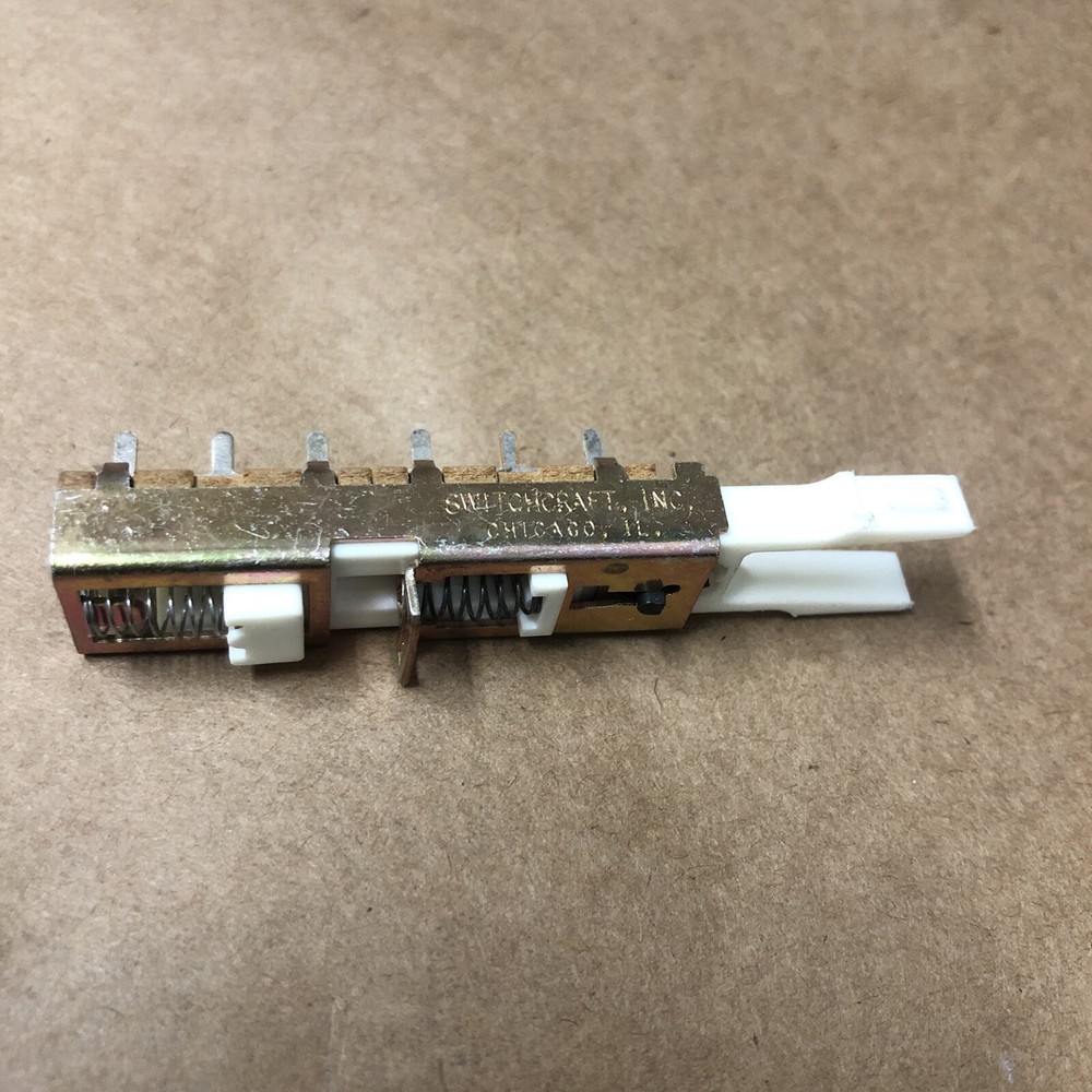 SWITCHCRAFT PART# 77127A39B