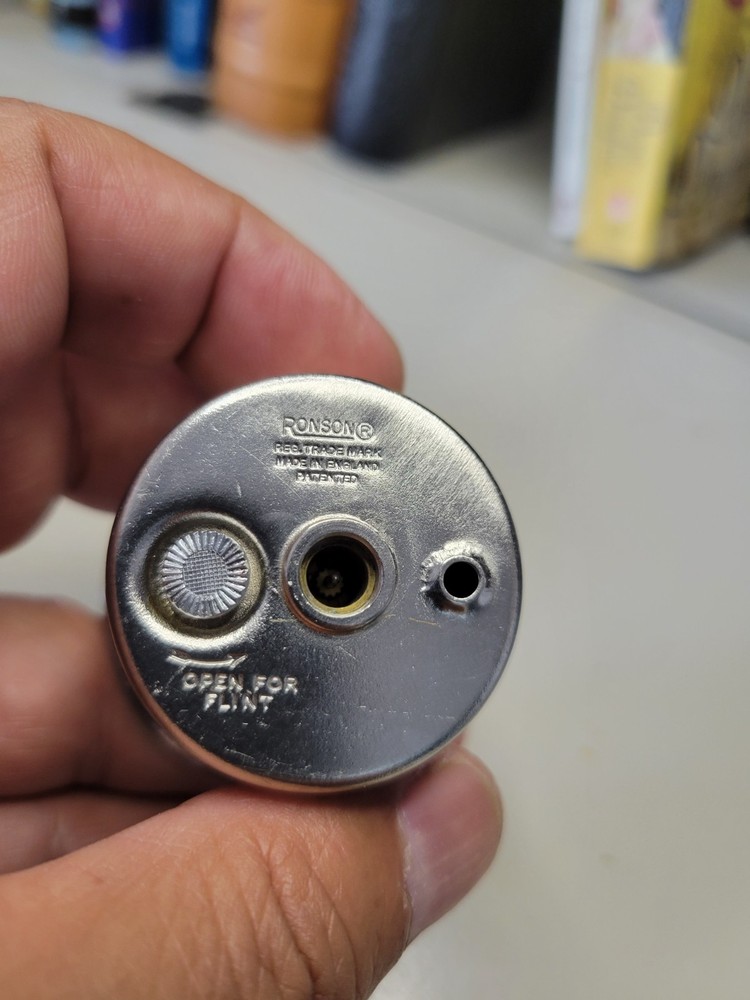 vintage ronson table lighter made in England ( WORKING)